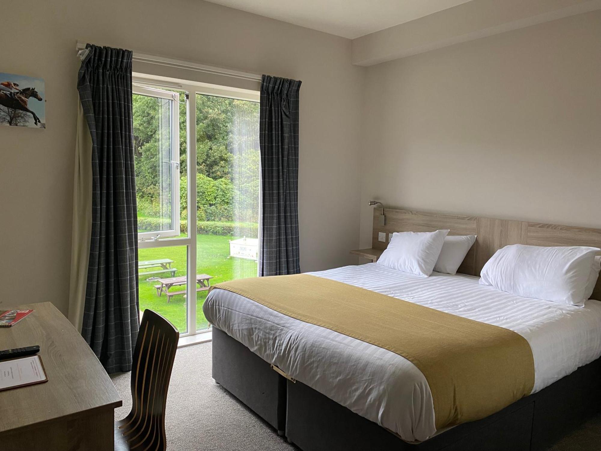 The Lodge At Perth Racecourse Eksteriør bilde