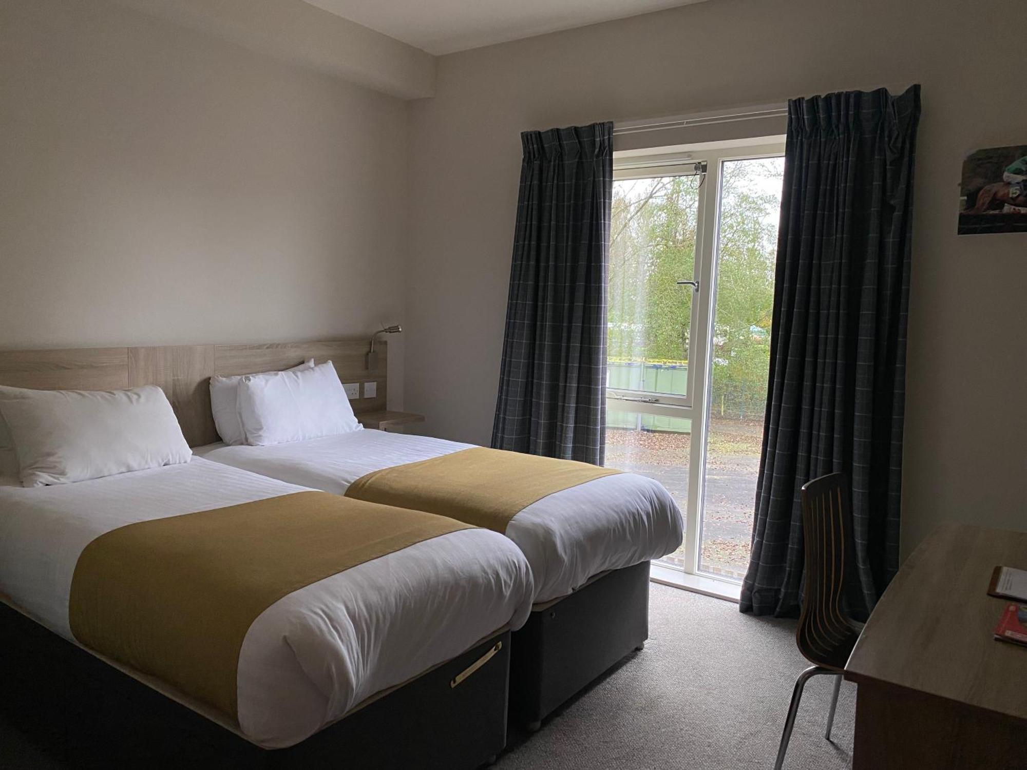 The Lodge At Perth Racecourse Eksteriør bilde