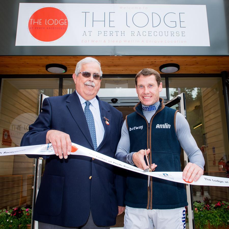 The Lodge At Perth Racecourse Eksteriør bilde