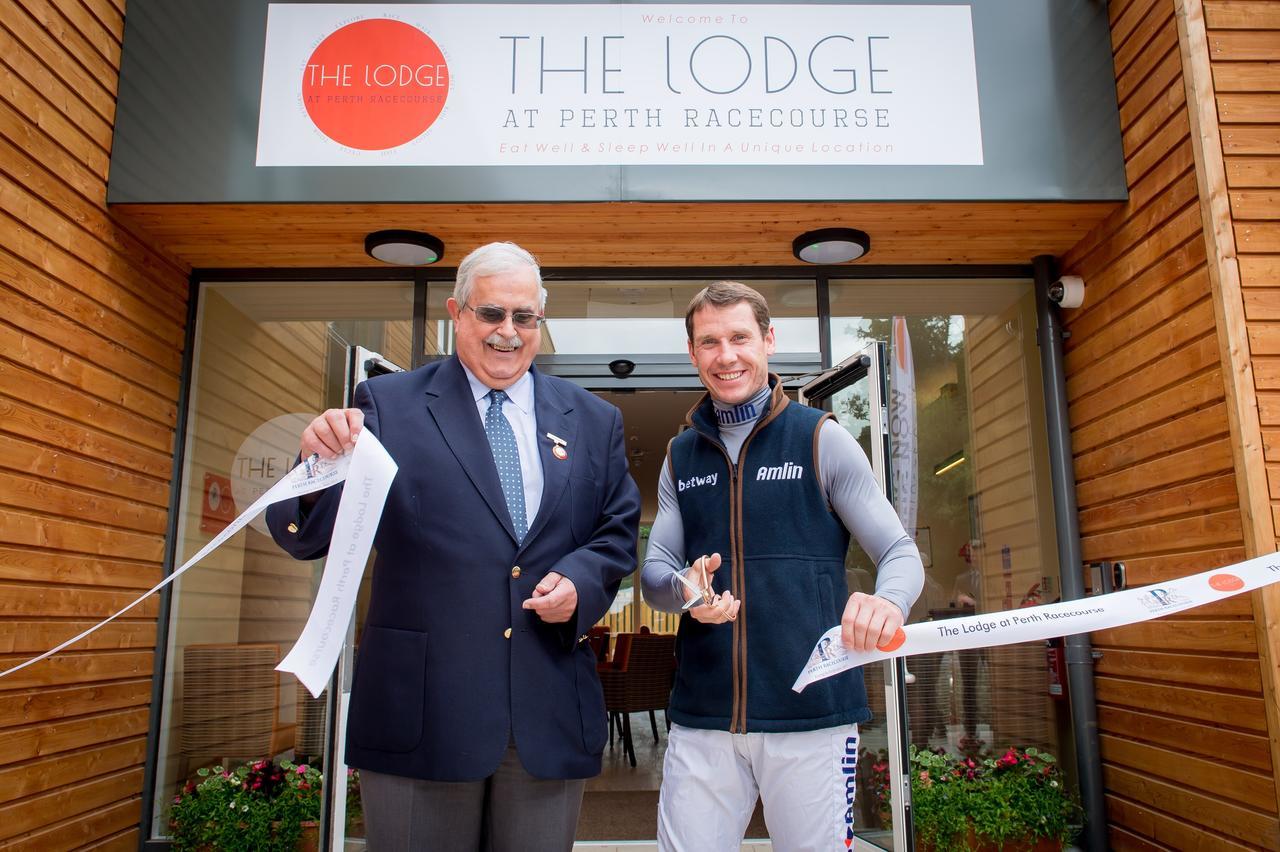 The Lodge At Perth Racecourse Eksteriør bilde